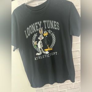 Great condition loonie tones override tee shirt| graphic tee